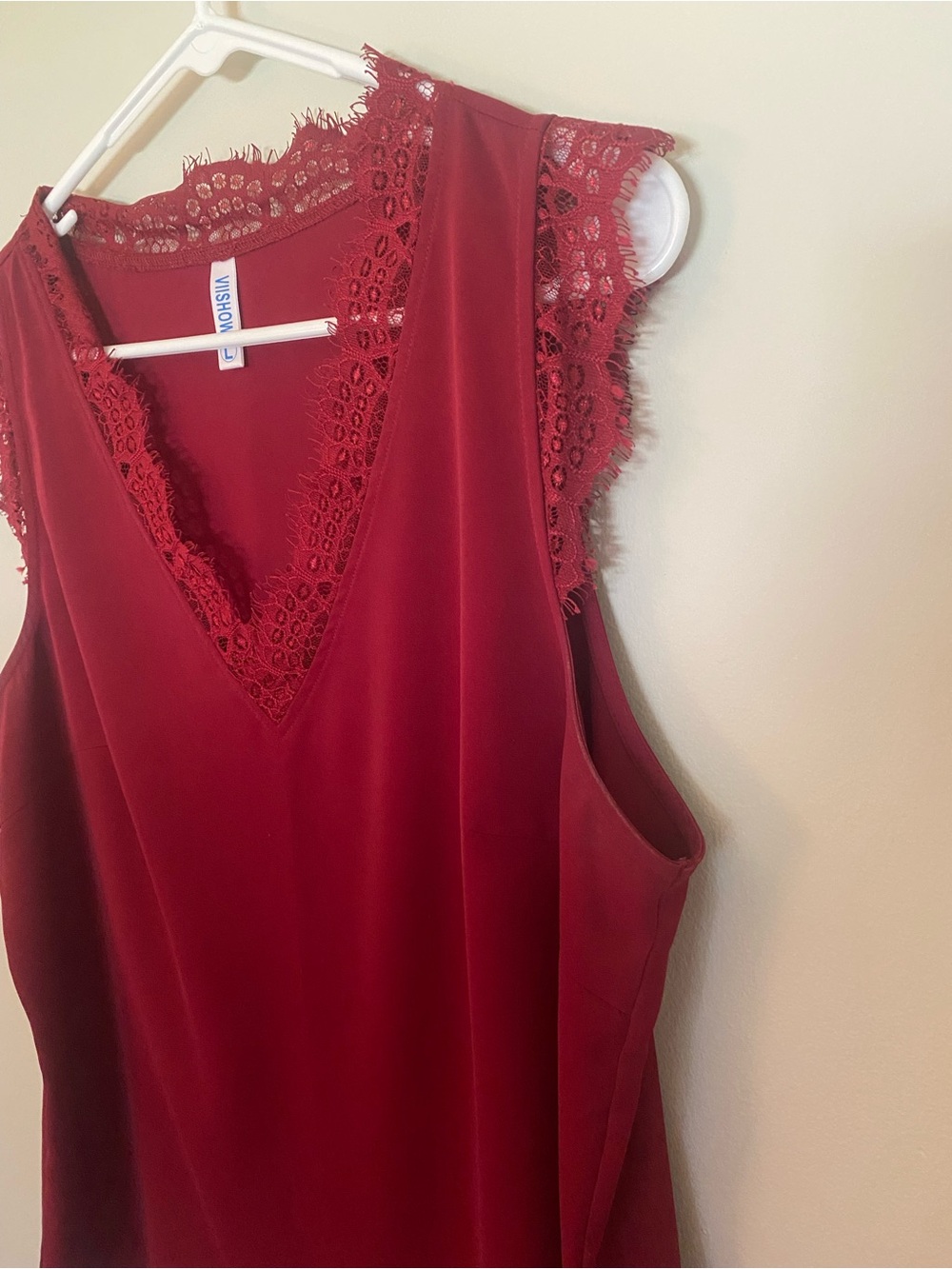 Lush Red Lace-Trim Sleeveless Top - Picture 2 of 3